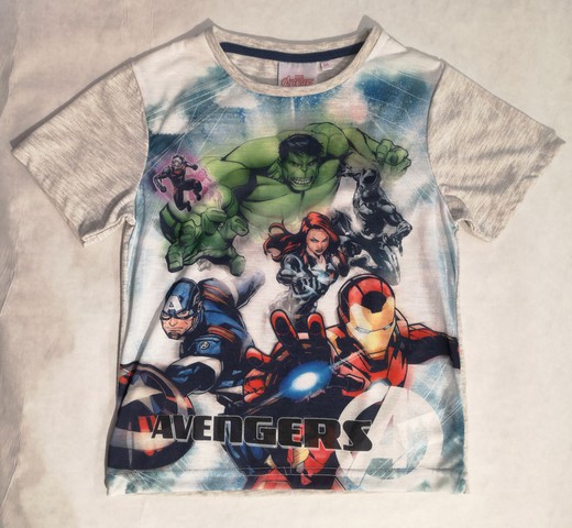 Camiseta Avengers.