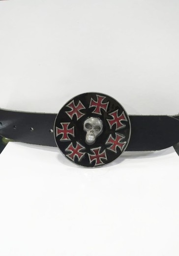 Skull buckle with crosses