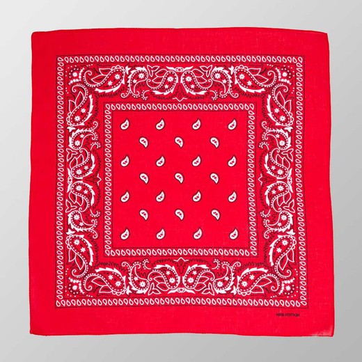 Roter typischer Bandana-Schal