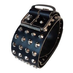 Cinturón de piel conos