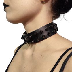 Collar choker doble pinchos negros