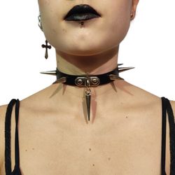 Collar choker pinchos largos