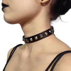 Collier de cônes 1 rang.