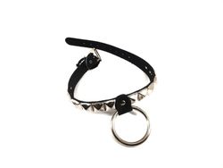 Collar pirámides 1 hilera con aro.