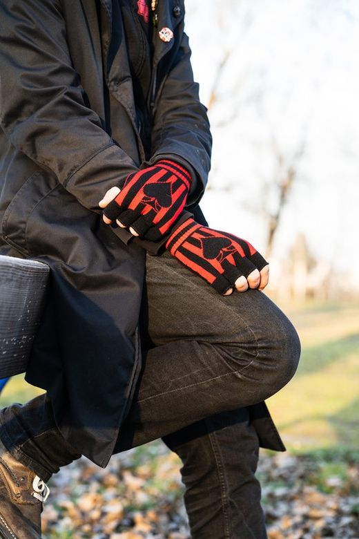 Guantes Mitones Pica Poker rojo y Negro