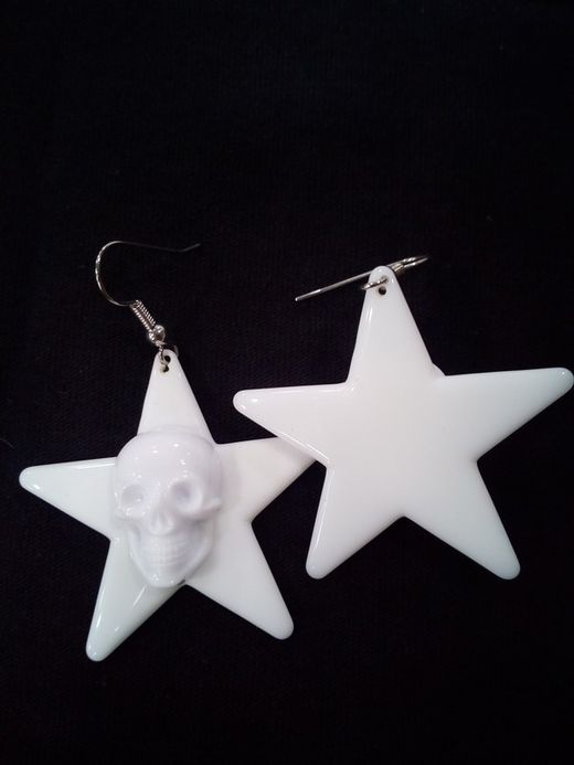 Witte ster witte schedel oorbel