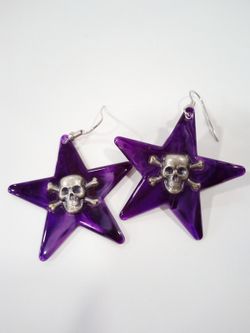 Boucle d'oreille étoile tête de mort lilas argent