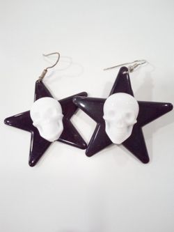 Boucle d'oreille Black Star White Skull