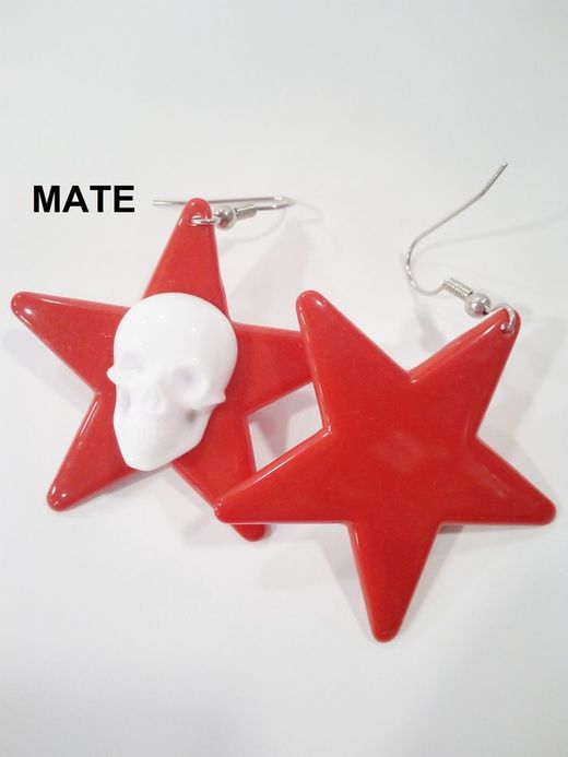 Rode ster witte schedel oorbel