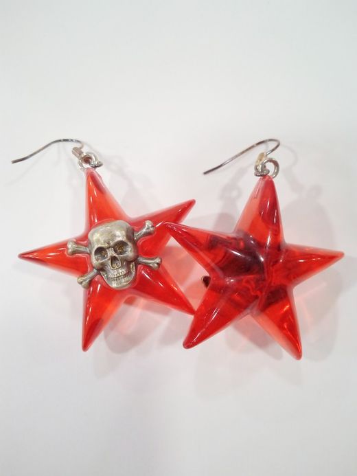 Transparante rode ster oorbel