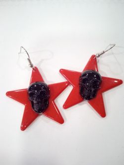 Red Star Black Skull Ohrringe