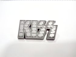 Logo clouté Pin Kiss