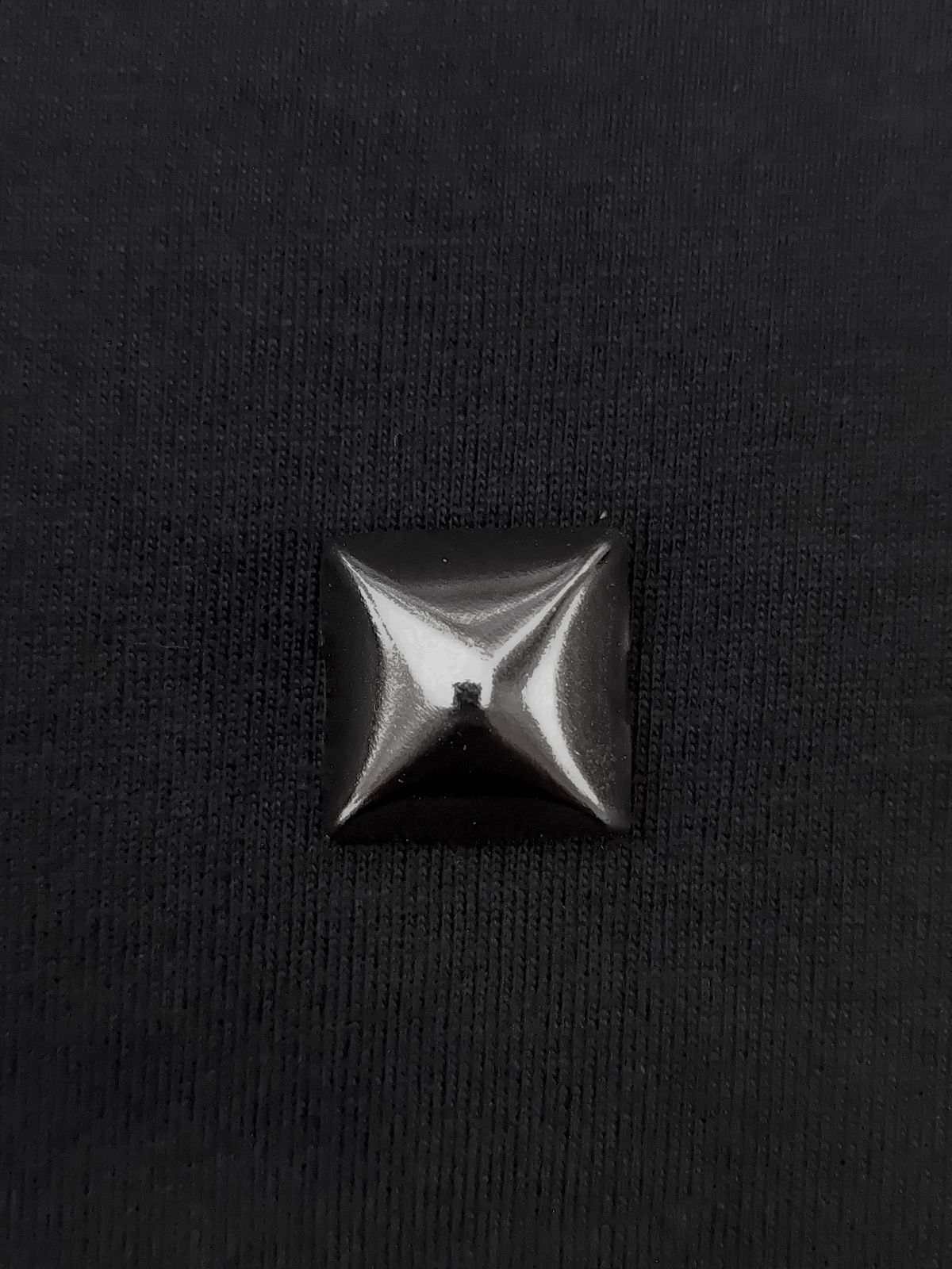 Tachuela Pirámide Pequeña Metálica Plateada