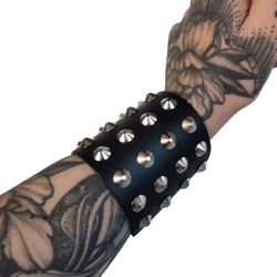 Pulsera conos cuatro hileras