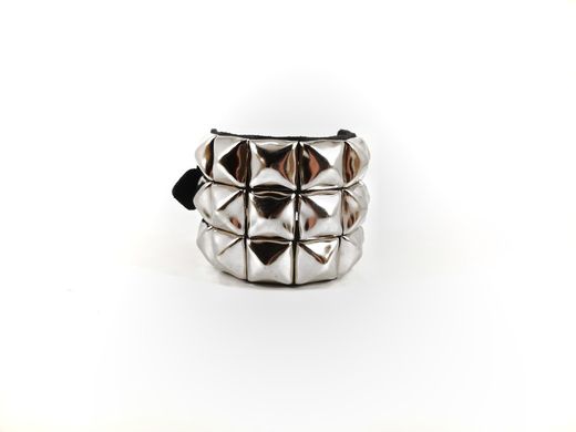 Pulsera pirámides 3 hileras.