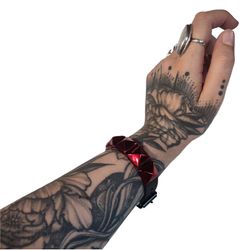 Bracelet pyramides rouges 1 rang