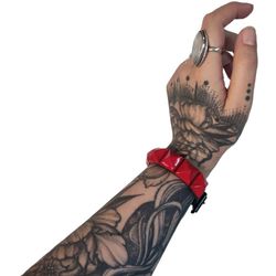 Bracelet pyramides rouges 1 rang